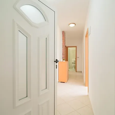Casa Rossa 14 - Zf Hvar Apartment