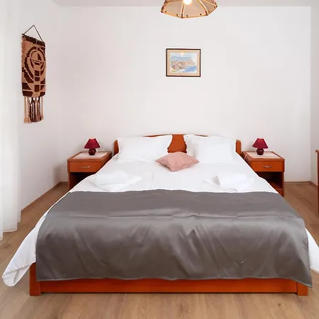 Casa Rossa 14 - Zf Hvar Apartment *