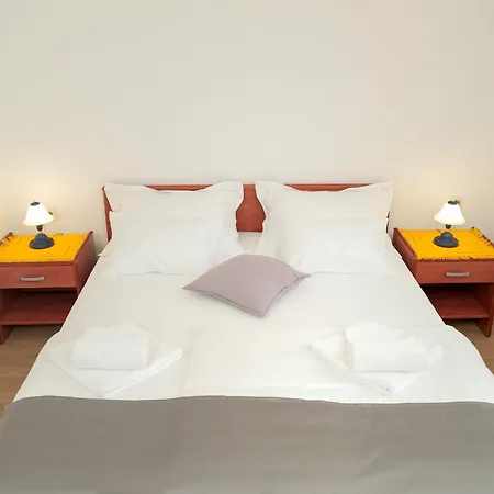 Casa Rossa 14 - Zf Hvar Apartment *